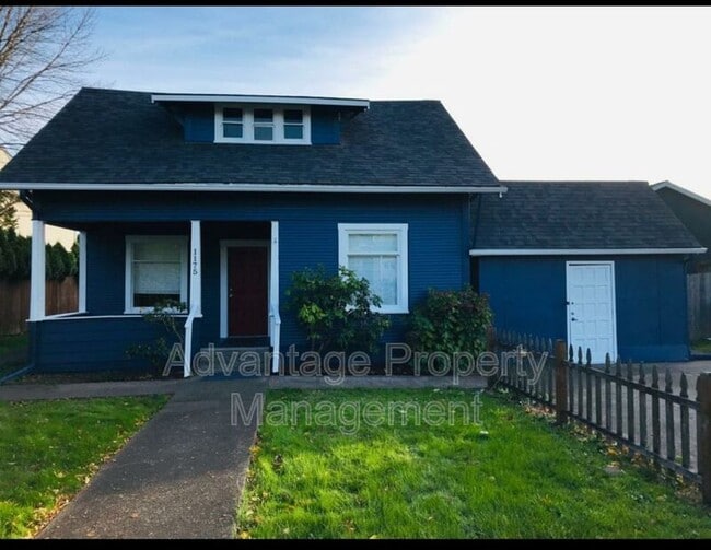 1175 D St in Independence, OR - Foto de edificio - Building Photo