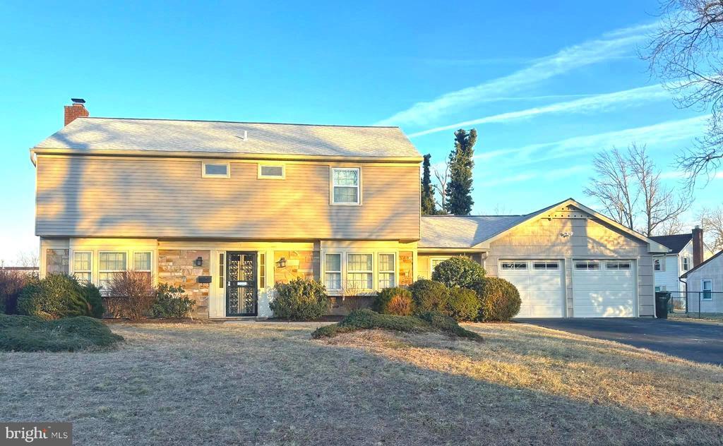 9 Terrell Ln in Willingboro, NJ - Building Photo