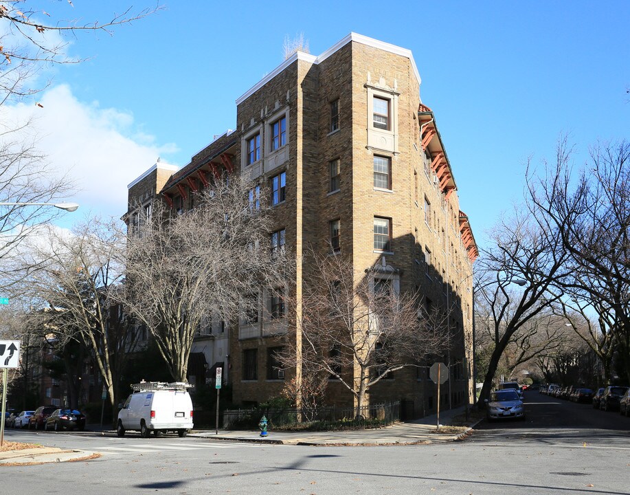 2707 Adams Mill Rd NW in Washington, DC - Building Photo