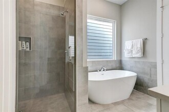 2404 Maxroy St in Houston, TX - Building Photo - Building Photo