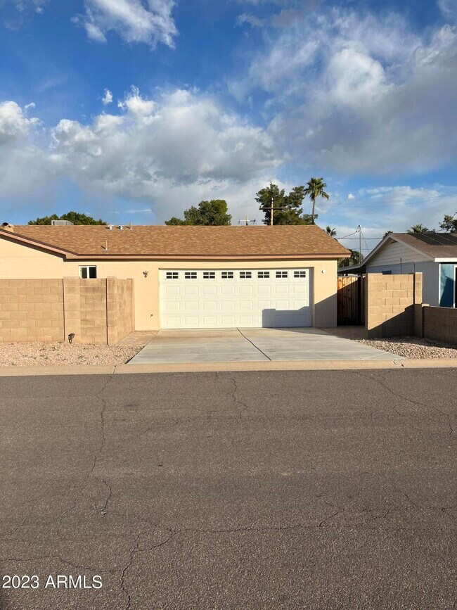 7627 E 4th St in Scottsdale, AZ - Foto de edificio - Building Photo