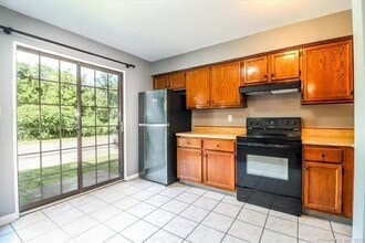 173 Aspetuck Vlg in New Milford, CT - Building Photo - Building Photo