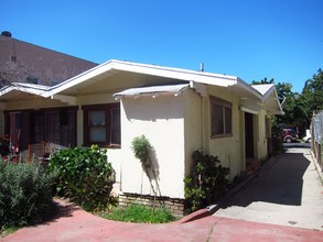 1226 Gordon St in Los Angeles, CA - Foto de edificio - Building Photo