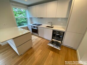 123 Highland Ave, Unit 49 in Somerville, MA - Foto de edificio - Building Photo