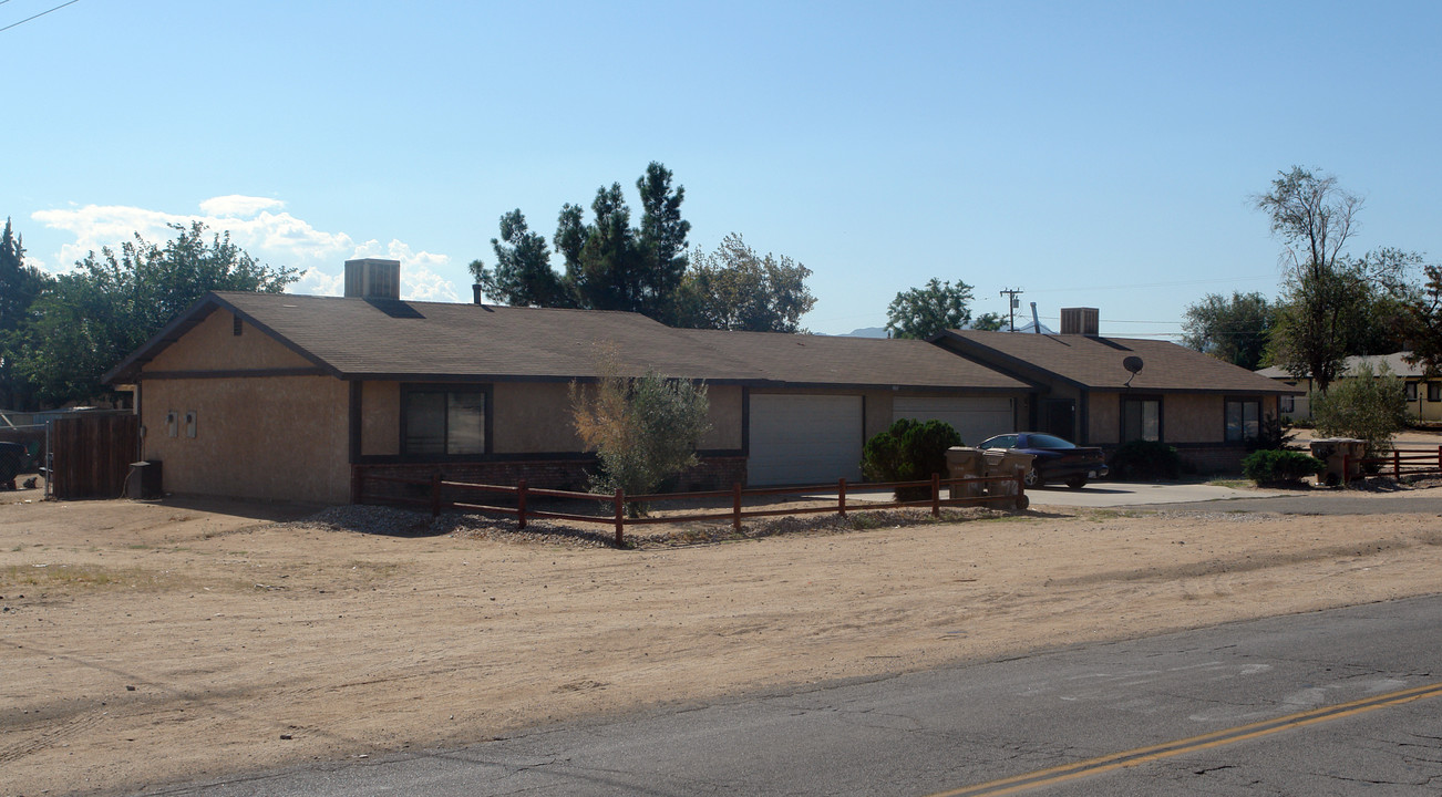 9861 3rd Ave in Hesperia, CA - Building Photo