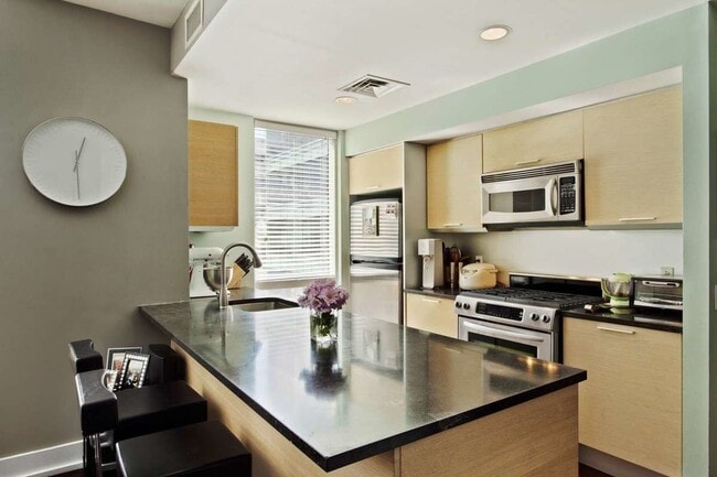 350 W 42nd St, Unit 5G in New York, NY - Foto de edificio - Building Photo