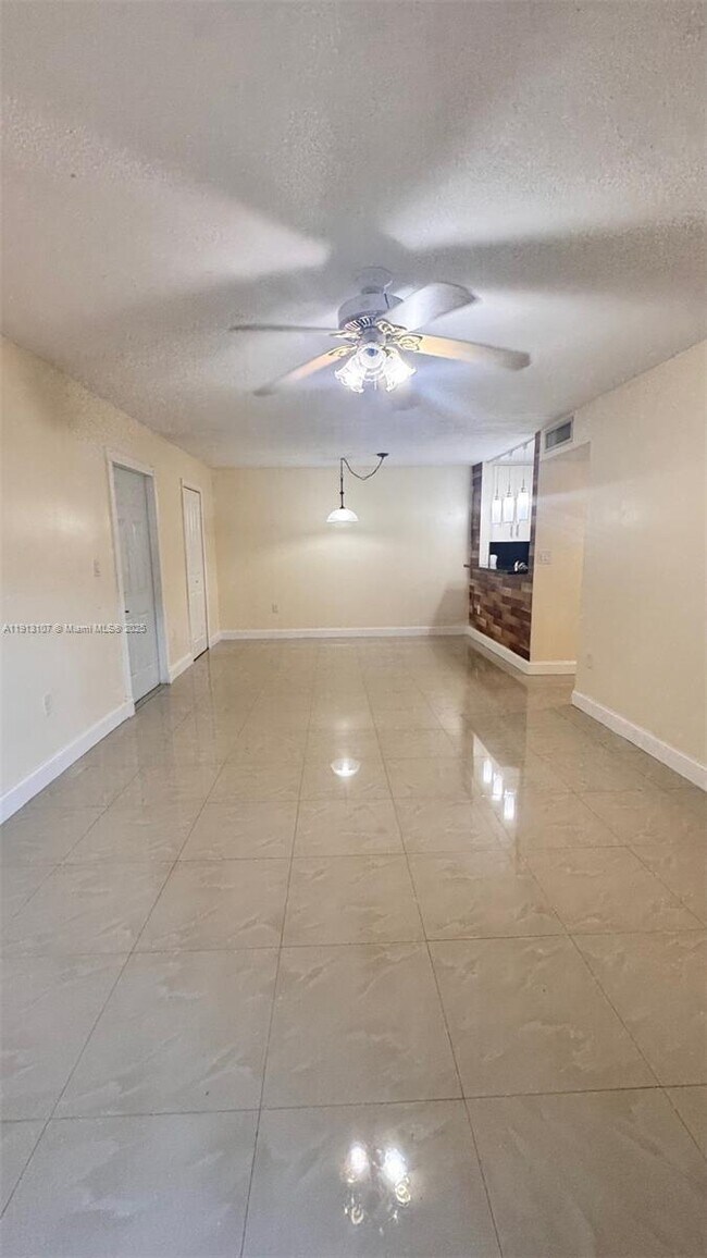 15610 SW 80th St in Miami, FL - Building Photo - Building Photo