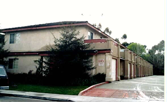 512 Acacia in Santa Paula, CA - Foto de edificio - Building Photo