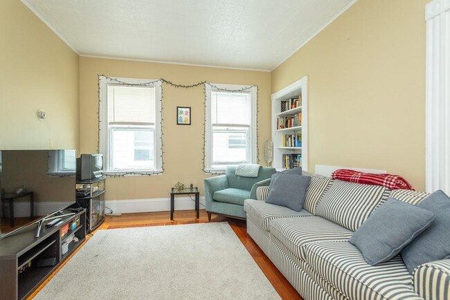 7 Burnside Ave-Unit -2 in Somerville, MA - Building Photo - Building Photo