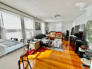 14 Roberts St, Unit 1r in Quincy, MA - Building Photo - Building Photo
