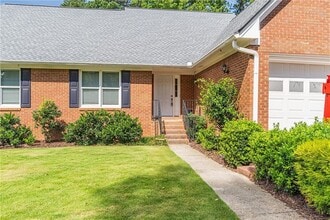 27 S Riversong Ln in Alpharetta, GA - Building Photo - Building Photo