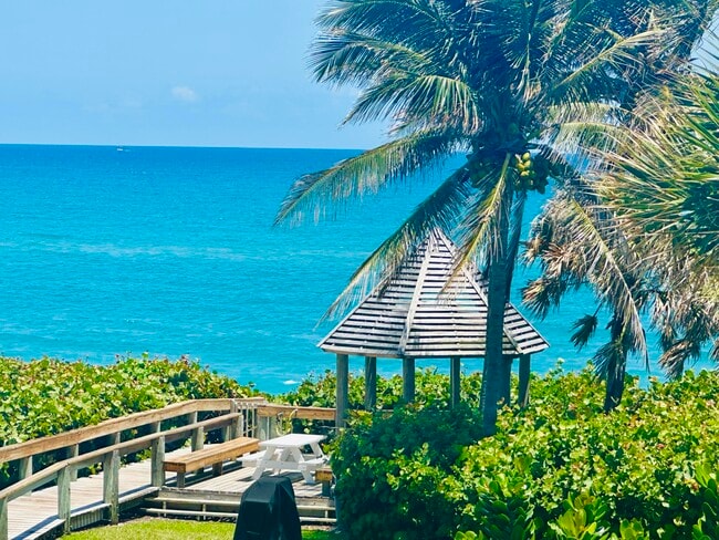 420 Celestial Way in Juno Beach, FL - Foto de edificio - Building Photo