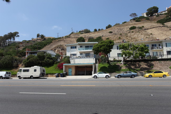 22165 Pacific Coast Hwy in Malibu, CA - Building Photo - Building Photo