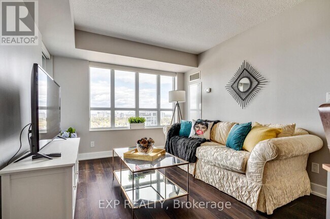 2 Eva Rd in Toronto, ON - Building Photo - Building Photo