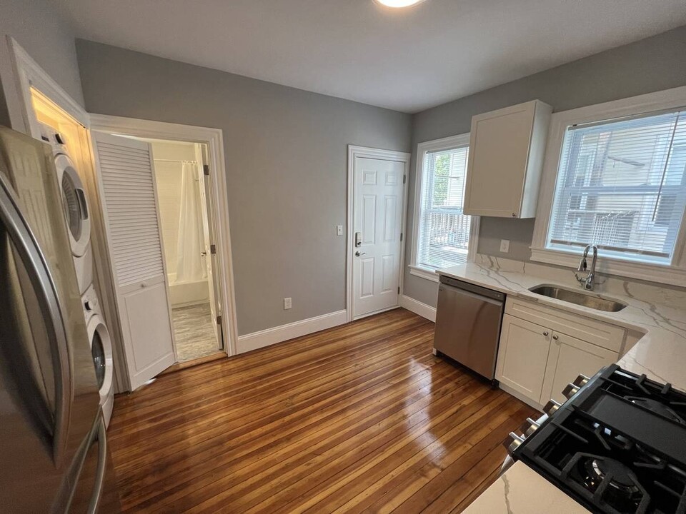 43 S Huntington Ave, Unit 4 Bed in Boston, MA - Building Photo