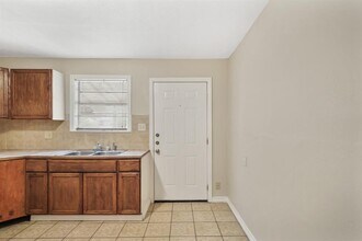 123 W 6th St-Unit -3 in Freeport, TX - Foto de edificio - Building Photo