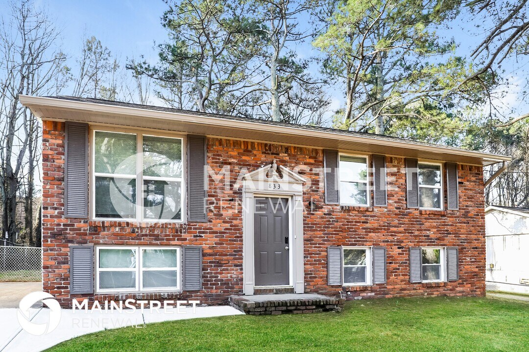 833 Brian Ln in Forest Park, GA - Building Photo