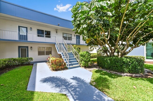 278 Normandy F in Delray Beach, FL - Building Photo - Building Photo
