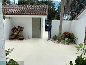 609 NE 19th Ave in Deerfield Beach, FL - Building Photo - Building Photo