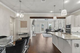 825 Mano Myrtle Dr in Gonzales, LA - Foto de edificio - Building Photo