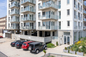 11820 Ocean Promenade in Rockaway Park, NY - Foto de edificio - Building Photo