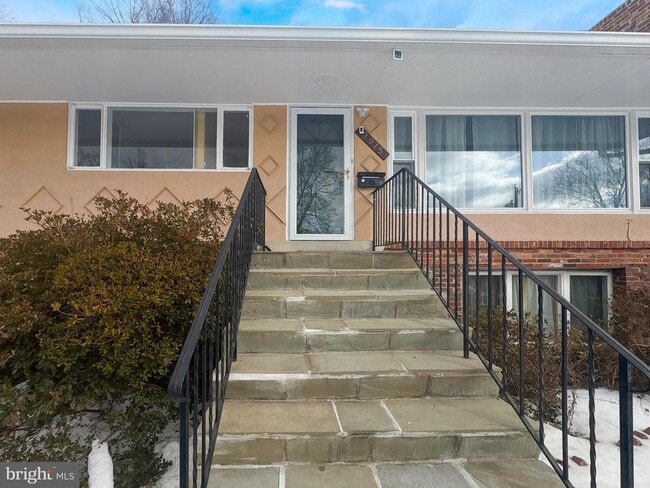 property at 3915 Terrace Dr