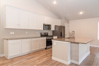 970 S Knox Dr in Pueblo West, CO - Building Photo - Building Photo