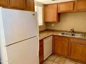 8256 E Arabian Trail in Scottsdale, AZ - Building Photo - Building Photo