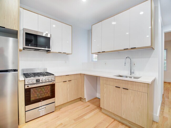 151 Williams Ave in Jersey City, NJ - Building Photo - Building Photo