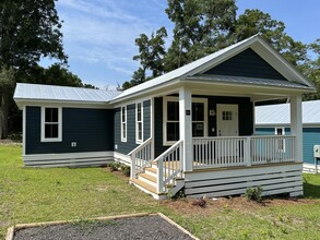 163 W Chaffin Ave in Defuniak Springs, FL - Building Photo - Building Photo