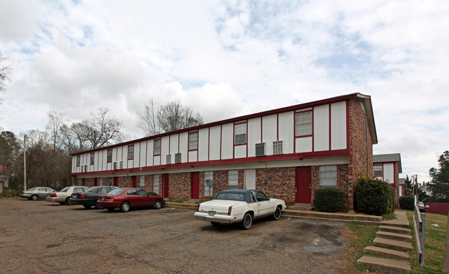 Cedar Crest Apartments in Jackson, MS - Building Photo - Building Photo