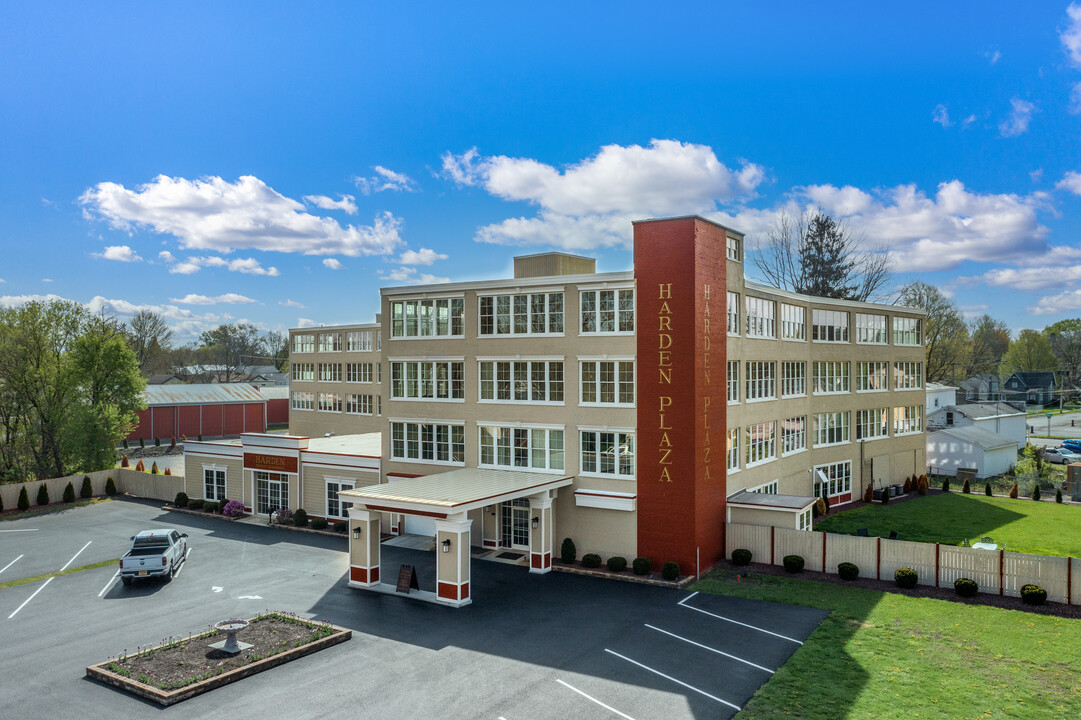 Harden Plaza in Oneida, NY - Building Photo