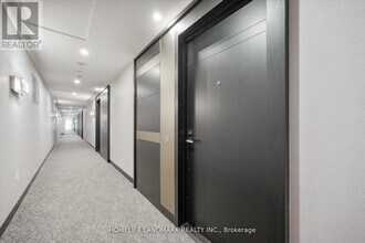 29 Queens Quay E in Toronto, ON - Building Photo - Building Photo