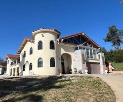 2911 Hawk Rd in Chino Hills, CA - Building Photo