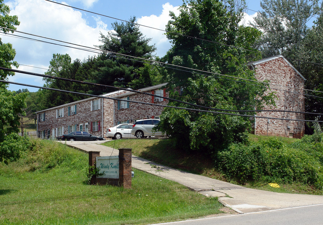 640 Cross Lanes Dr in Charleston, WV - Building Photo