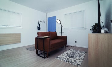 730 Sunset Pky, Unit ADU in Novato, CA - Building Photo - Building Photo