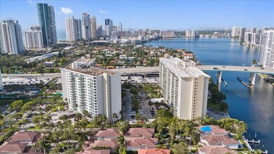 19380 Collins Ave in Sunny Isles Beach, FL - Building Photo - Building Photo