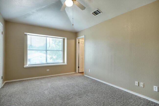 8102 Willet Trail in Austin, TX - Building Photo - Building Photo