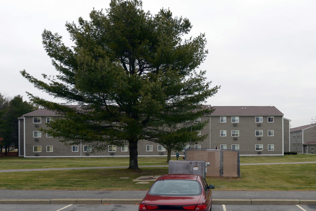 Crescent Park Manor in Riverside, RI - Building Photo - Building Photo