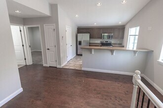 1415 Paris Rd in Columbia, MO - Foto de edificio - Building Photo