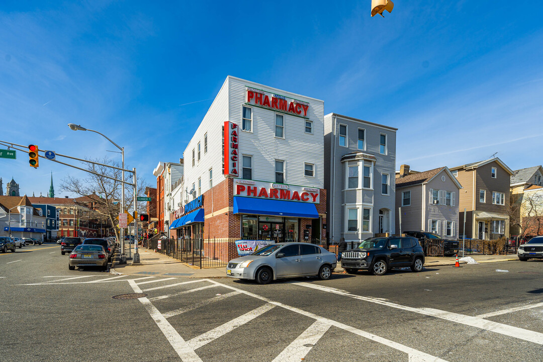 130 Summer Ave in Newark, NJ - Building Photo