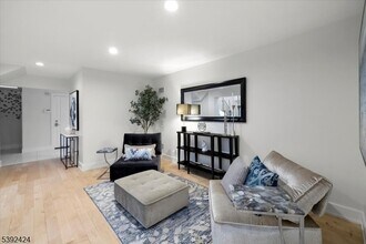 827 Alden Rd in Paramus, NJ - Building Photo - Building Photo