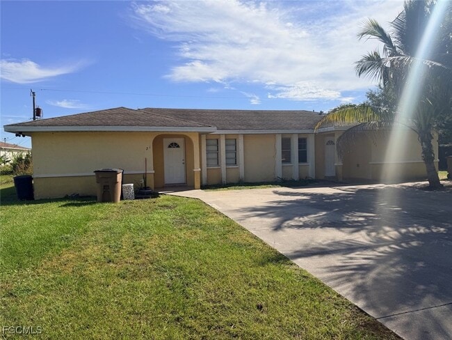 721 Gilbert Ave S in Lehigh Acres, FL - Building Photo - Building Photo
