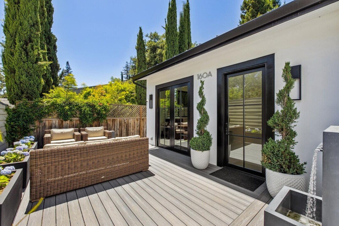 160 Tasso St in Palo Alto, CA - Building Photo