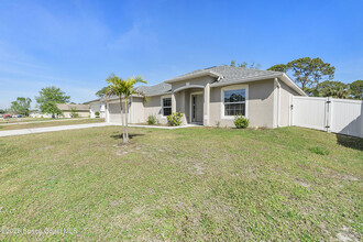 559 Rembrandt St SE in Palm Bay, FL - Building Photo - Building Photo