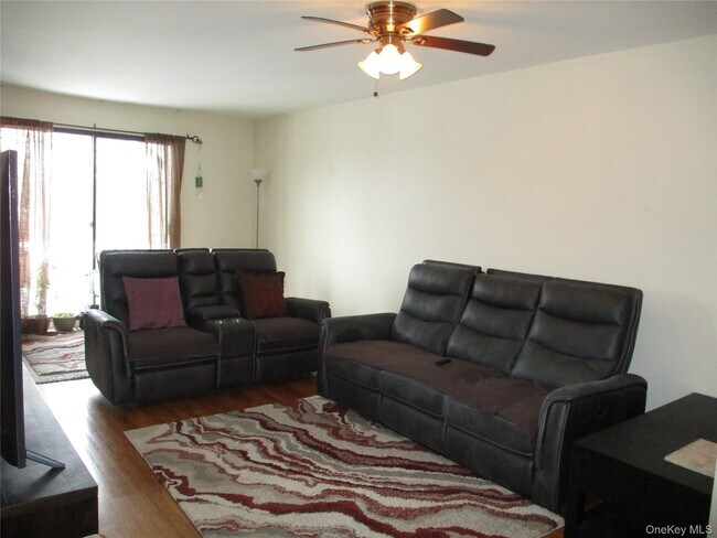 2 W Lawrence Park Dr in Piermont, NY - Building Photo - Building Photo