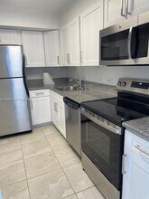 20515 E Country Club Dr in Aventura, FL - Building Photo - Building Photo