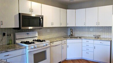 1542 E Chivalry Ct in Palatine, IL - Building Photo - Building Photo