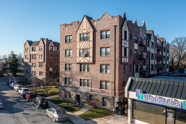 Evelyn Court Apartment in Mamaroneck, NY - Foto de edificio - Building Photo