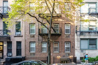 216 E 77th St in New York, NY - Foto de edificio - Building Photo